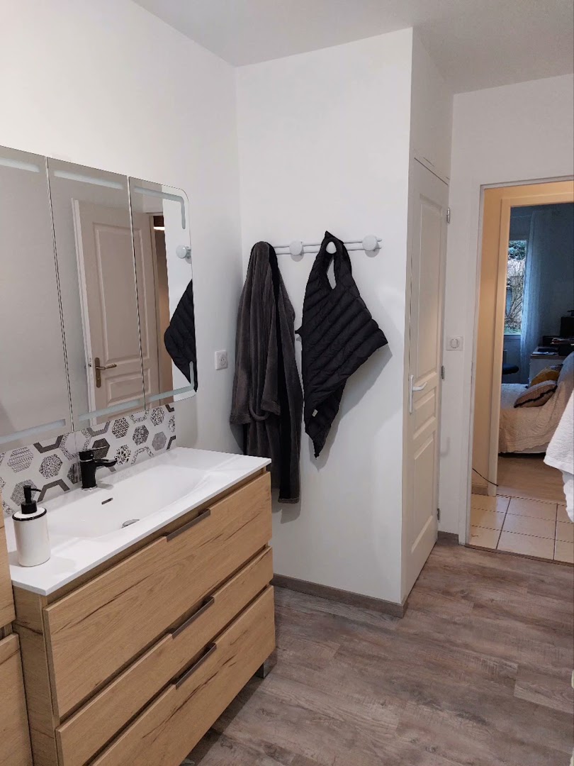 EURL Laurent Vilatte, depuis 2003 service peinture, plaquiste, carrelage, rénovation des sols et nettoyage de toiture. · Photos 12
