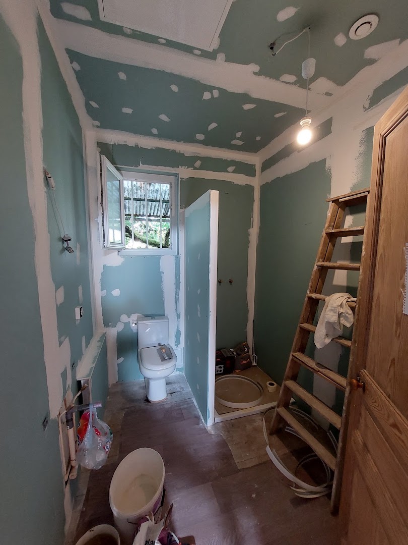 EURL Laurent Vilatte, depuis 2003 service peinture, plaquiste, carrelage, rénovation des sols et nettoyage de toiture. · Photos 10
